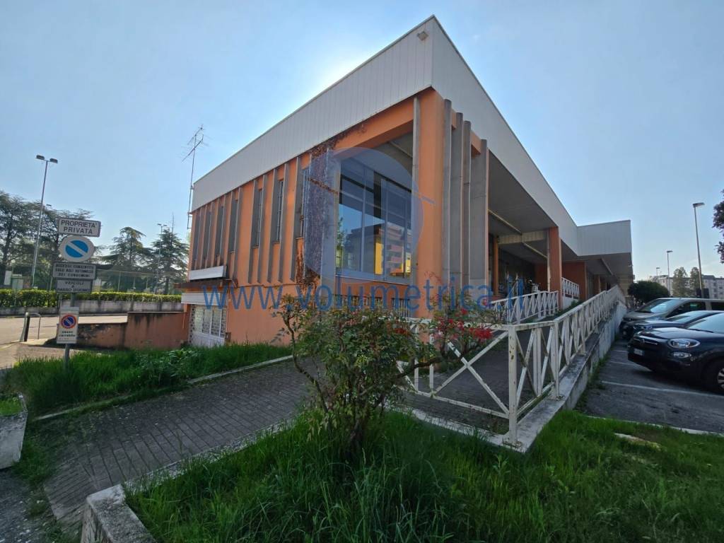 locale commerciale in vendita a Pordenone