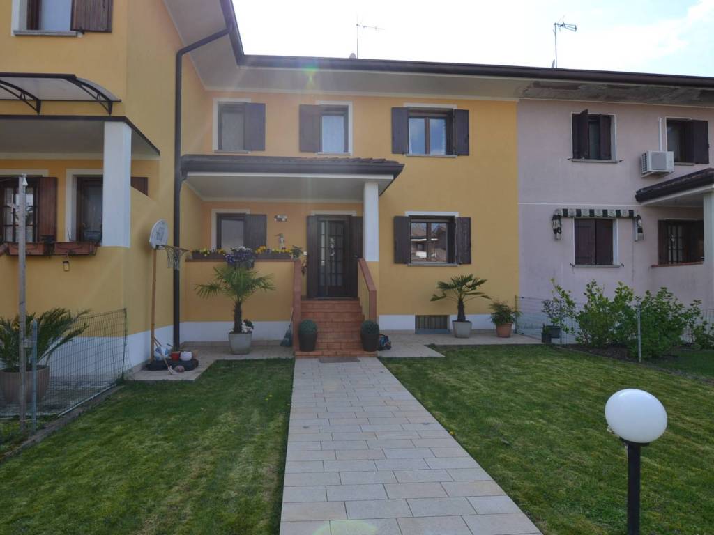 casa indipendente in vendita a Pordenone in zona San Gregorio