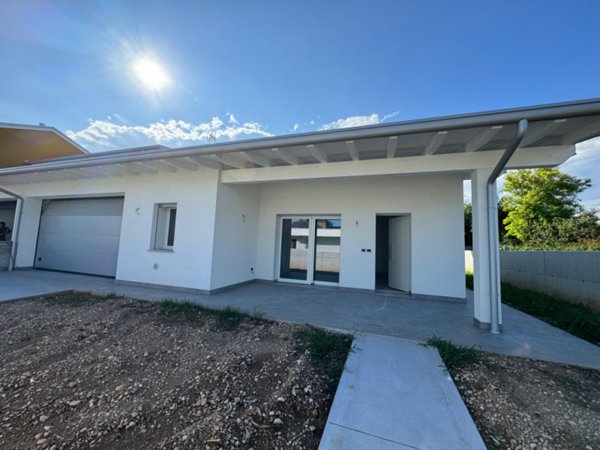 casa indipendente in vendita a Pordenone in zona Torre
