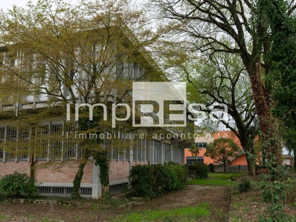 locale commerciale in vendita a Pordenone in zona Torre