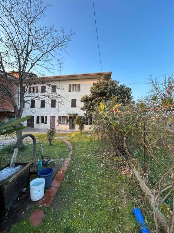 casa indipendente in vendita a Pordenone in zona Borgomeduna