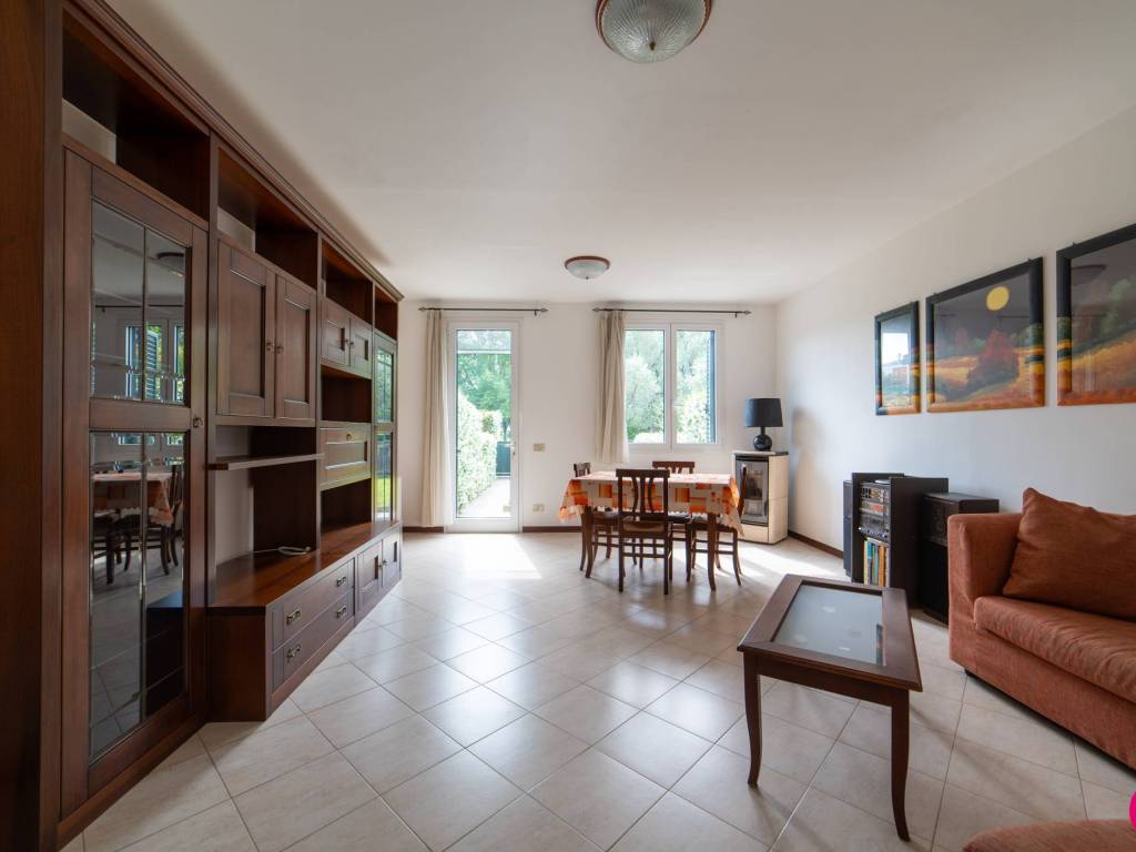casa indipendente in vendita a Pordenone in zona Vallenoncello