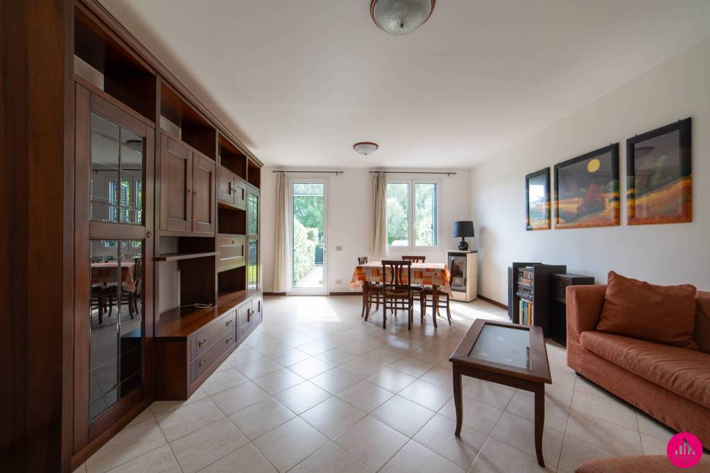 casa indipendente in vendita a Pordenone in zona Vallenoncello