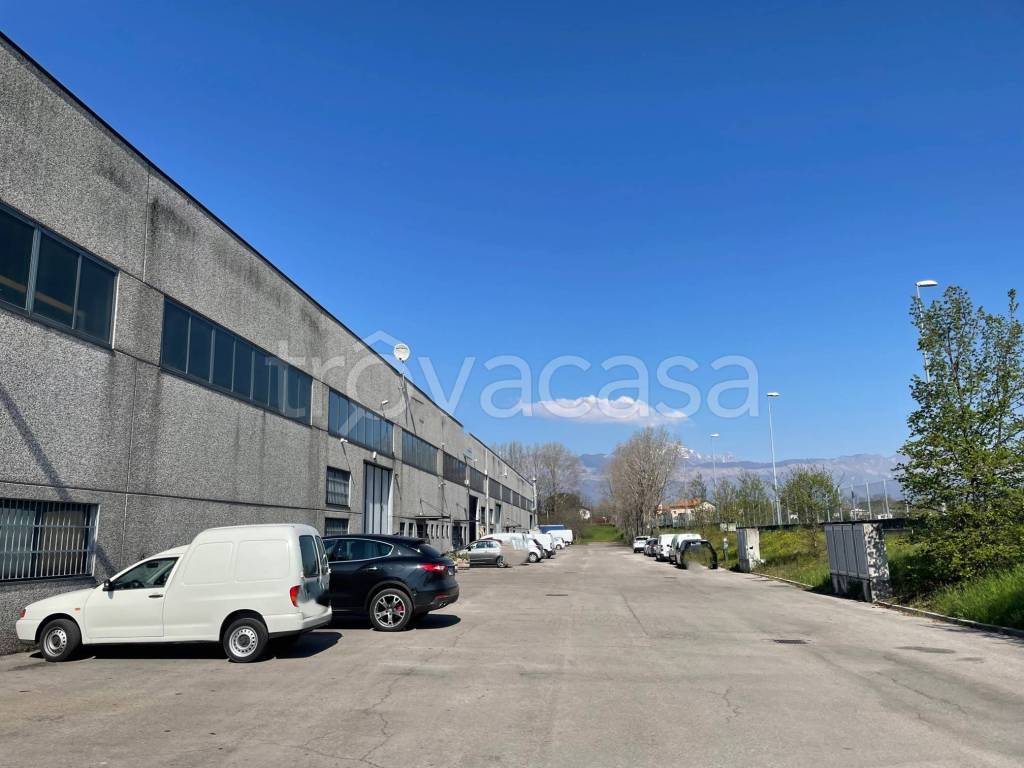 locale commerciale in vendita a Pordenone