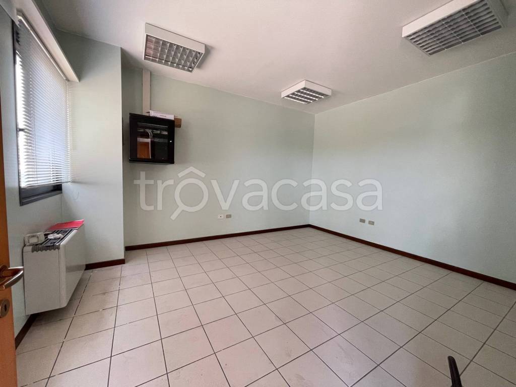 locale commerciale in vendita a Pordenone