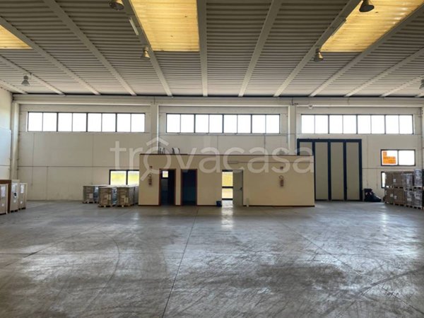 locale commerciale in vendita a Pordenone