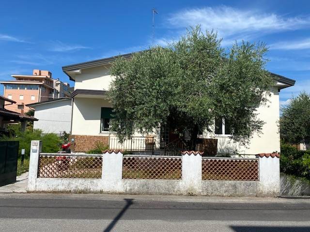 casa indipendente in vendita a Pordenone