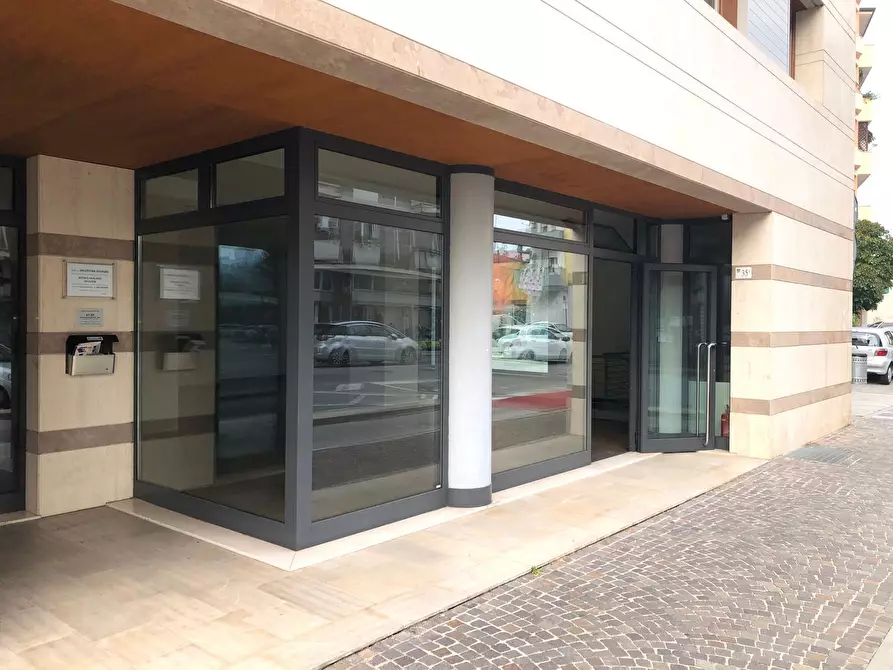 locale commerciale in vendita a Pordenone