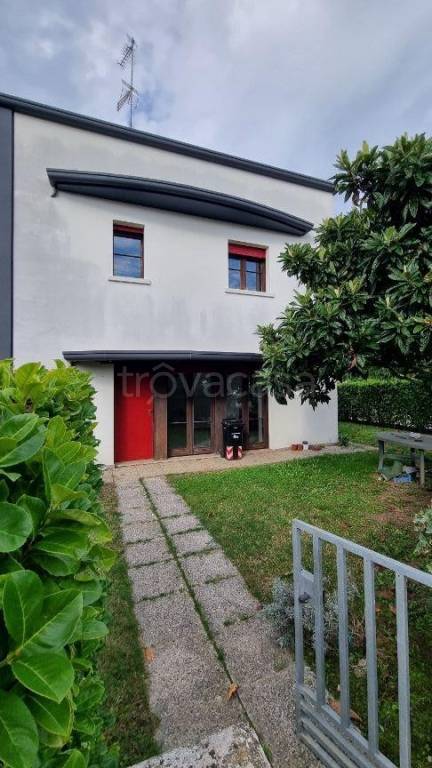 casa indipendente in vendita a Pordenone in zona Vallenoncello