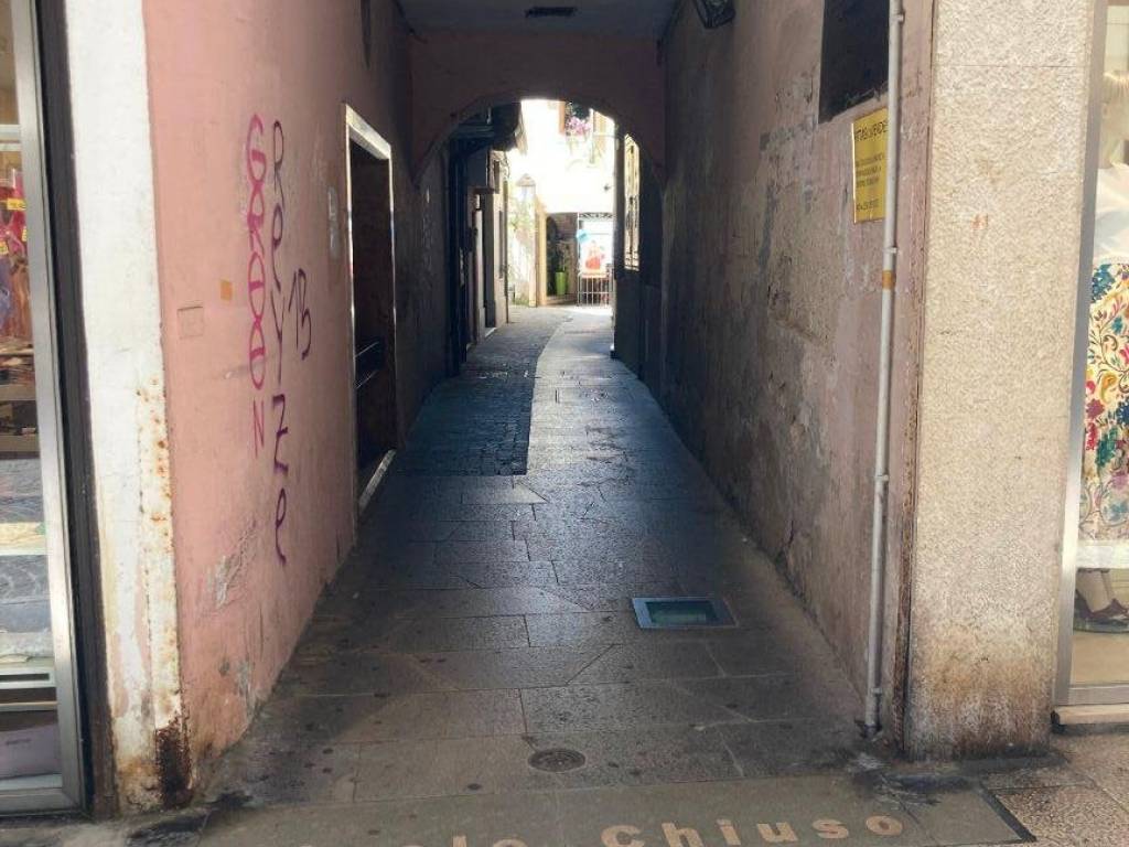 locale commerciale in vendita a Pordenone