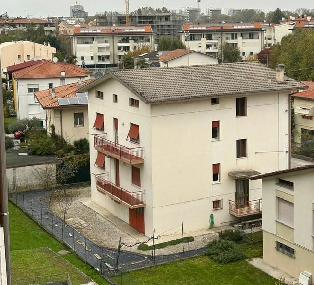 casa indipendente in vendita a Pordenone in zona Borgomeduna