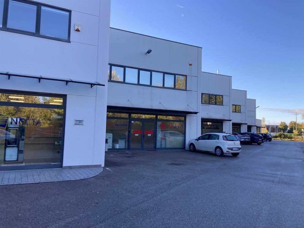 locale commerciale in vendita a Pordenone in zona Vallenoncello