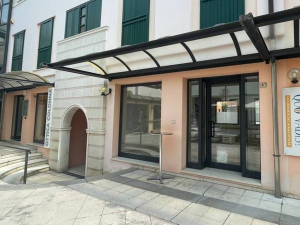 negozio in vendita a Pordenone