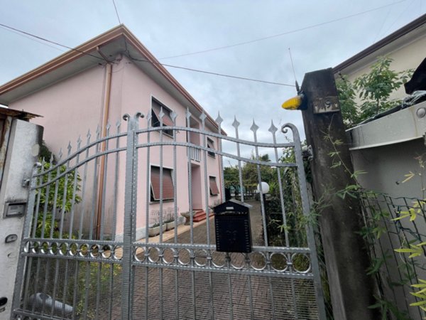 casa indipendente in vendita a Pordenone