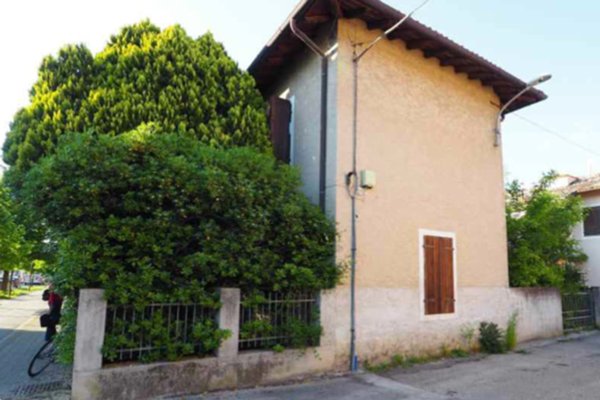 casa indipendente in vendita a Pordenone
