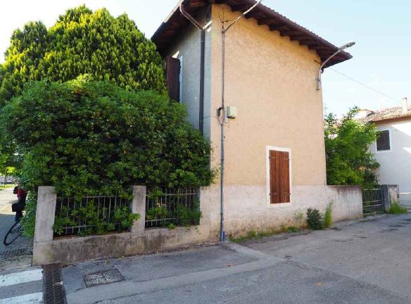 casa indipendente in vendita a Pordenone in zona Borgomeduna