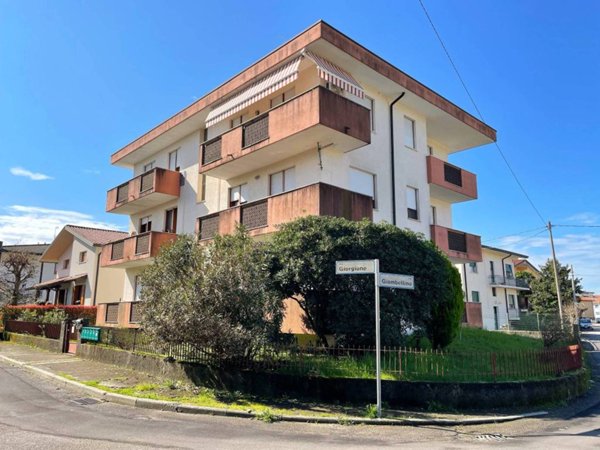 appartamento in vendita a Pordenone in zona Borgomeduna