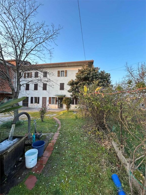 casa indipendente in vendita a Pordenone in zona Borgomeduna