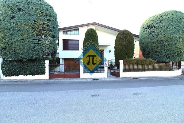 casa indipendente in vendita a Pordenone in zona Borgomeduna