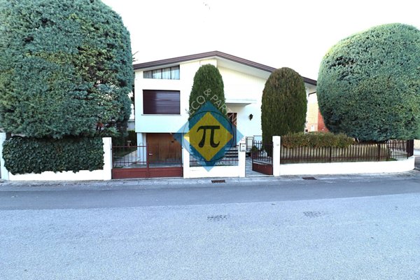 casa indipendente in vendita a Pordenone in zona Borgomeduna
