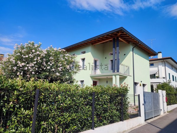 casa indipendente in vendita a Pordenone