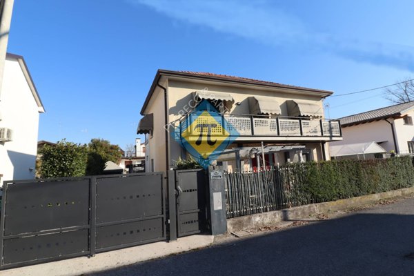 casa indipendente in vendita a Pordenone
