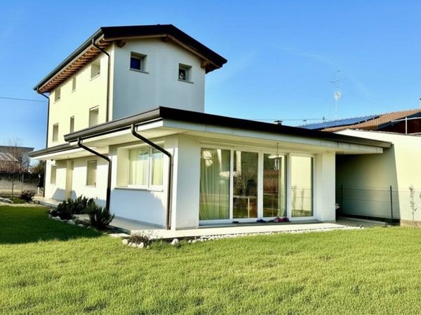 casa indipendente in vendita a Pordenone in zona Torre