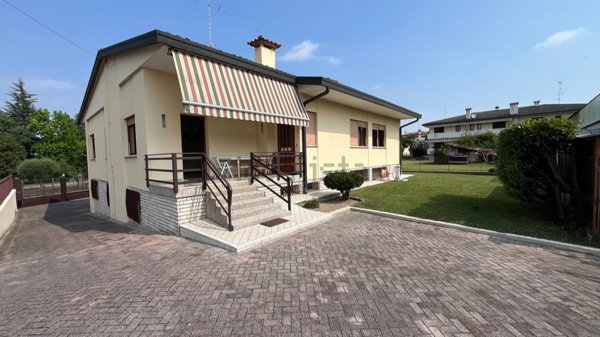 casa indipendente in vendita a Pordenone