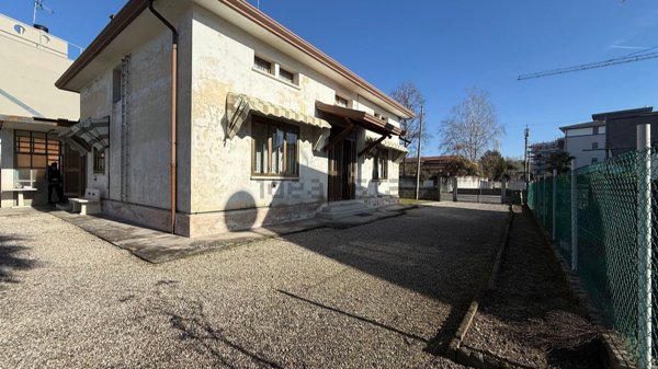 casa indipendente in vendita a Pordenone