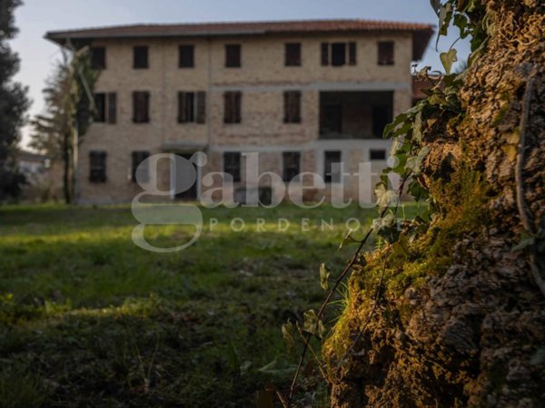 casale in vendita a Pordenone in zona Torre