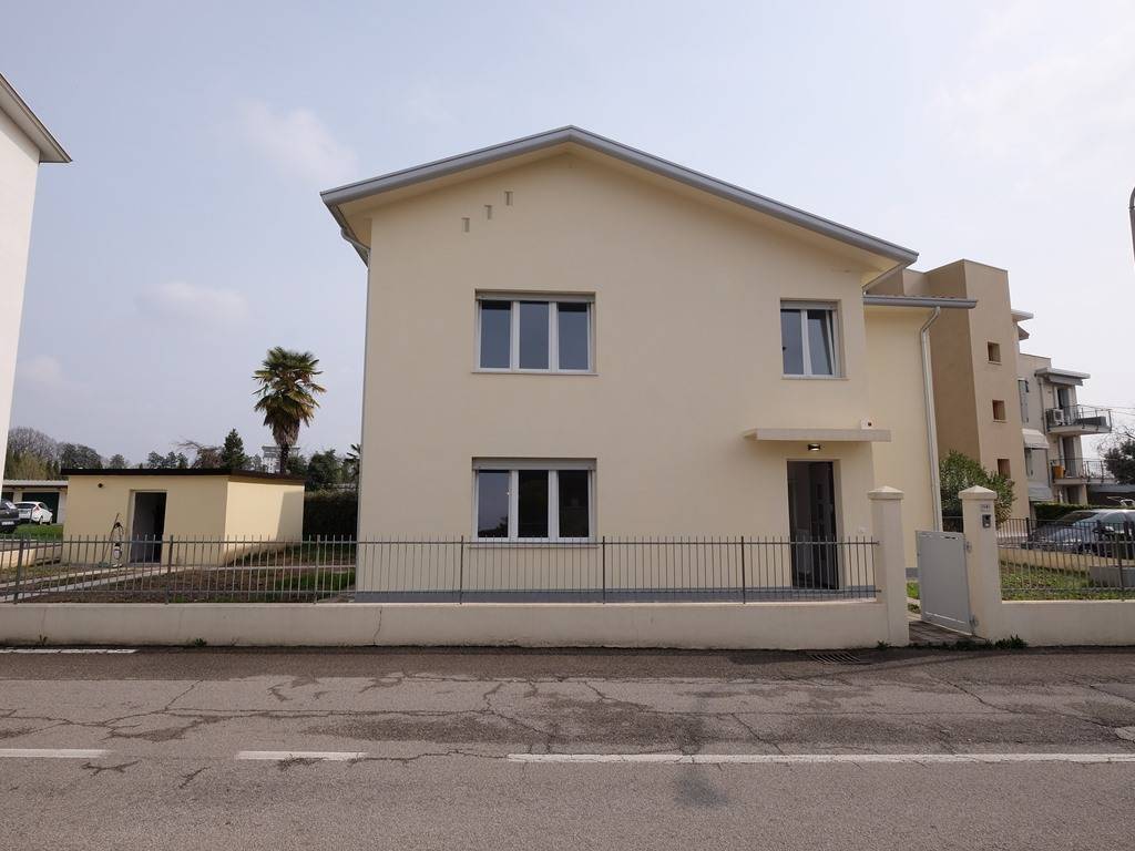 casa indipendente in vendita a Pordenone