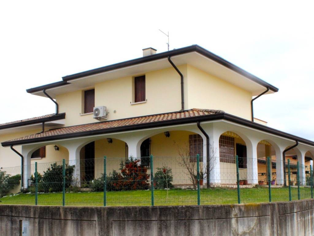 casa indipendente in vendita a Pordenone in zona San Gregorio
