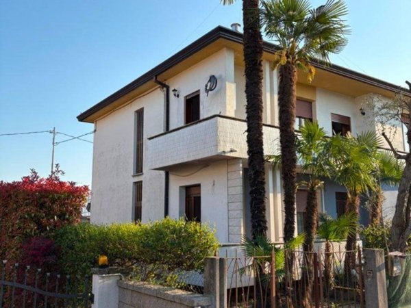 casa indipendente in vendita a Pordenone in zona Borgomeduna