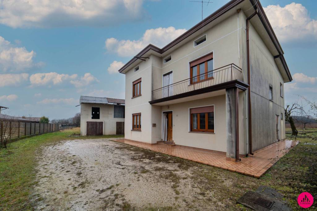 casa indipendente in vendita a Pordenone