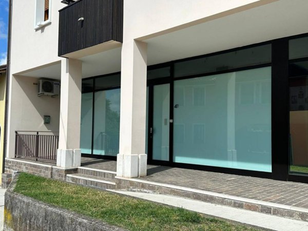locale commerciale in vendita a Pordenone