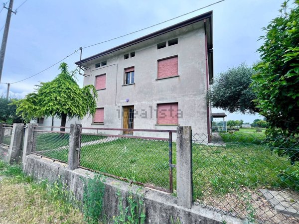 casa indipendente in vendita a Pordenone in zona Borgomeduna