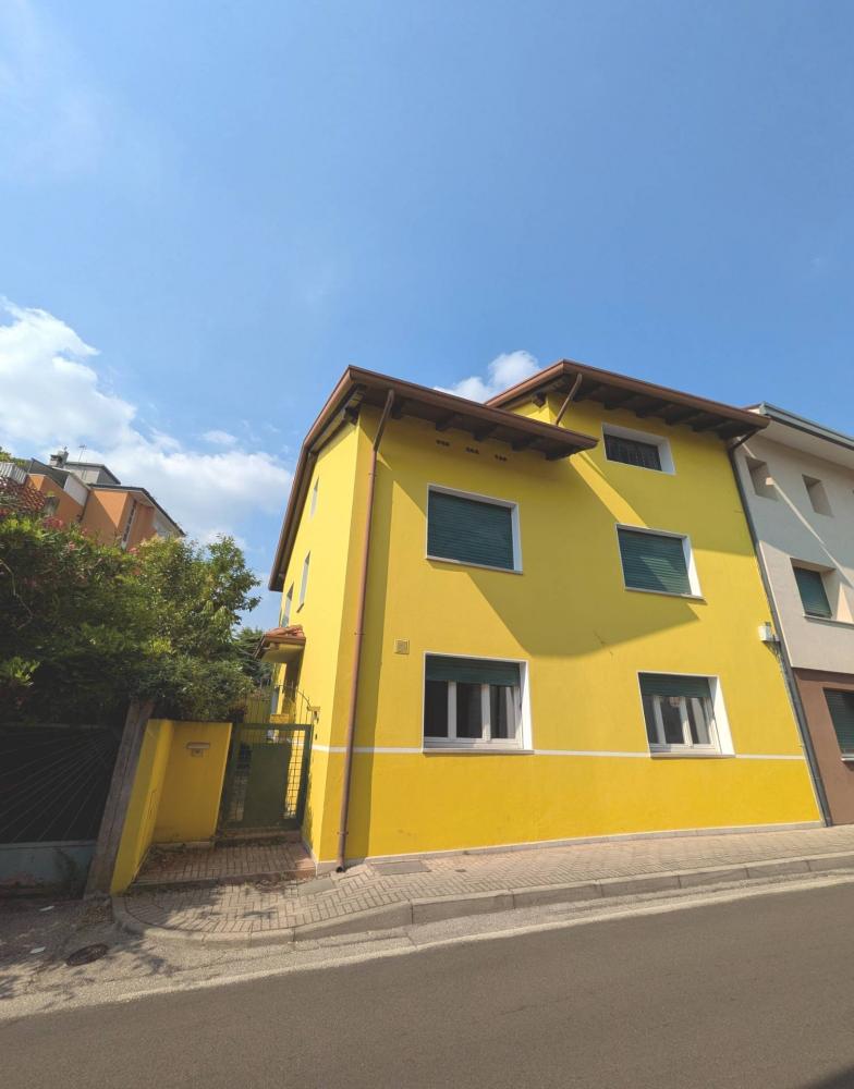 casa indipendente in vendita a Pordenone in zona Rorai Grande