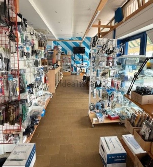 locale commerciale in vendita a Pordenone in zona Torre