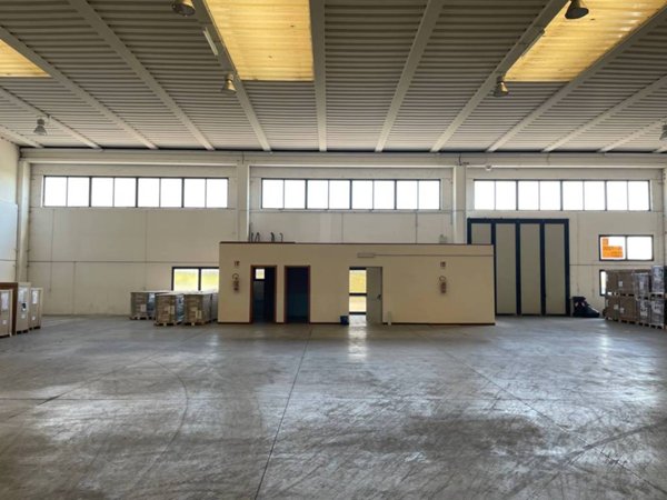 locale commerciale in vendita a Pordenone