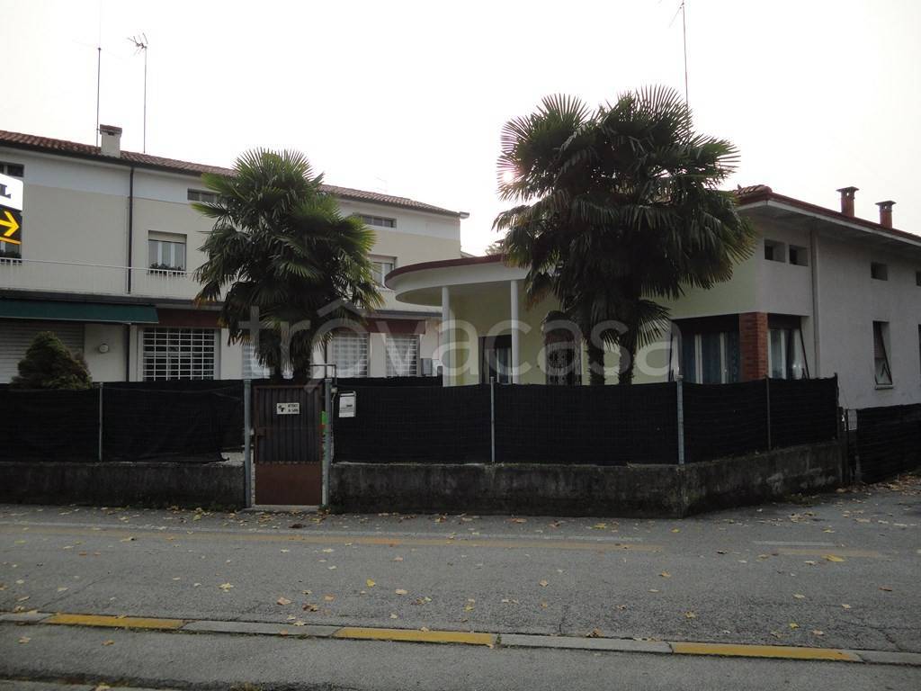 casa indipendente in vendita a Pordenone in zona Borgomeduna
