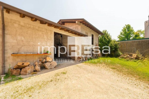 casa indipendente in vendita a Prata di Pordenone in zona Prata di Sopra