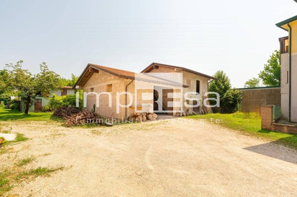casa indipendente in vendita a Prata di Pordenone