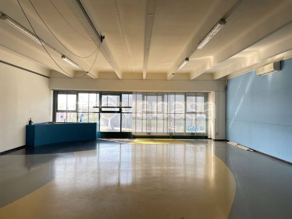 ufficio in vendita a Prata di Pordenone in zona Puja