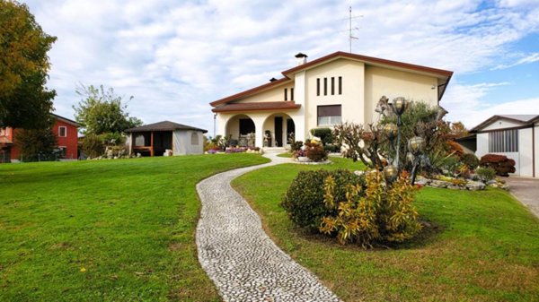 casa indipendente in vendita a Prata di Pordenone