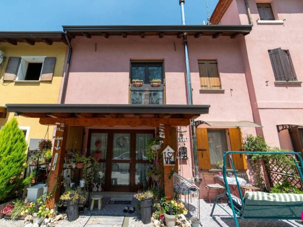 casa indipendente in vendita a Prata di Pordenone in zona Ghirano