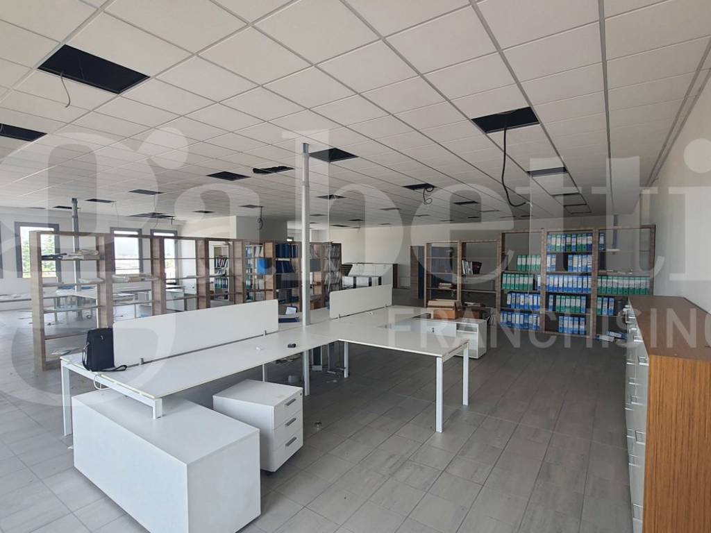 ufficio in vendita a Prata di Pordenone