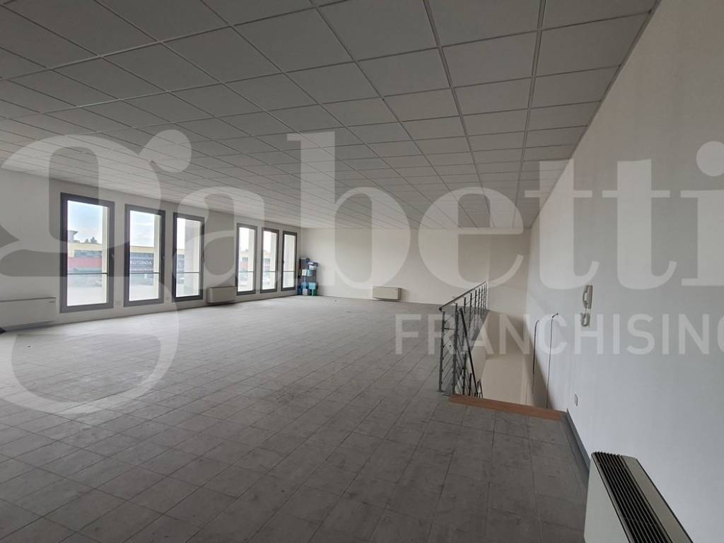 negozio in vendita a Prata di Pordenone