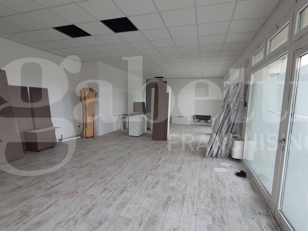 negozio in vendita a Prata di Pordenone