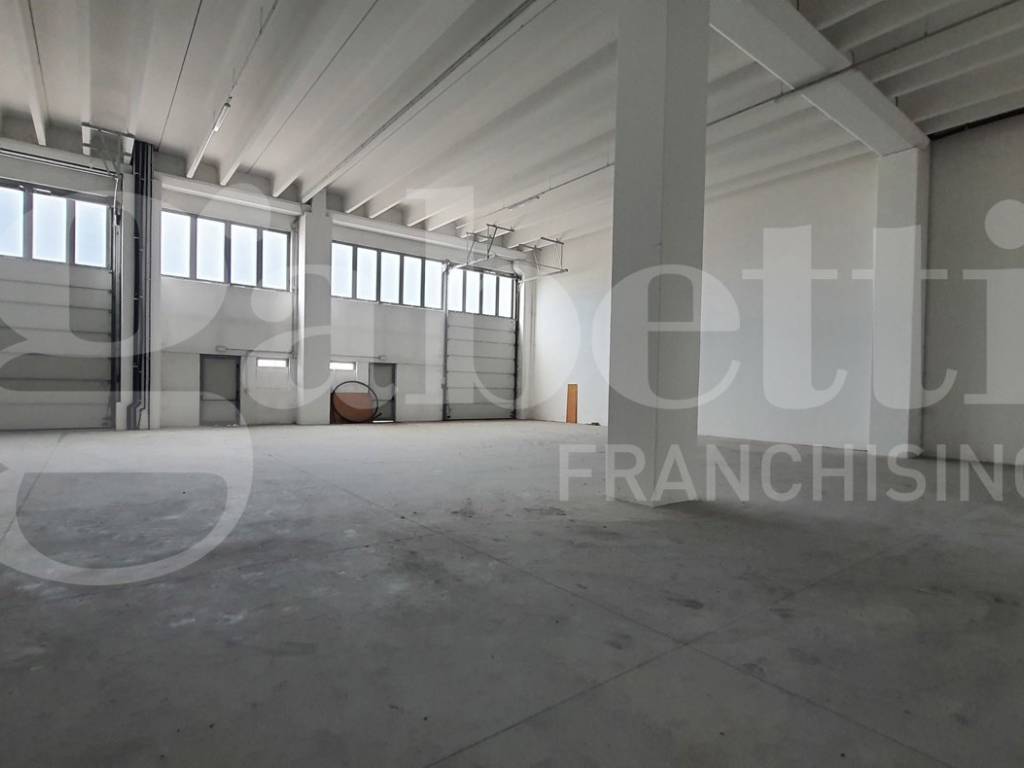 negozio in vendita a Prata di Pordenone