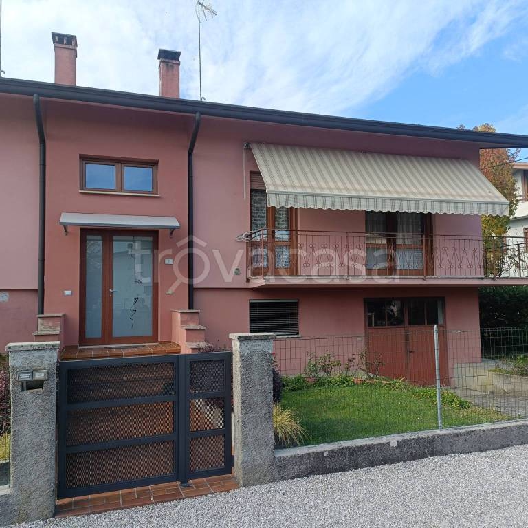 casa indipendente in vendita a Prata di Pordenone in zona Ghirano